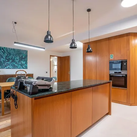 Apartment Sublime Downtown Retreat By Elsa, 180m2