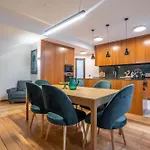 Sublime Downtown Retreat By Elsa, 180m2 Διαμέρισμα