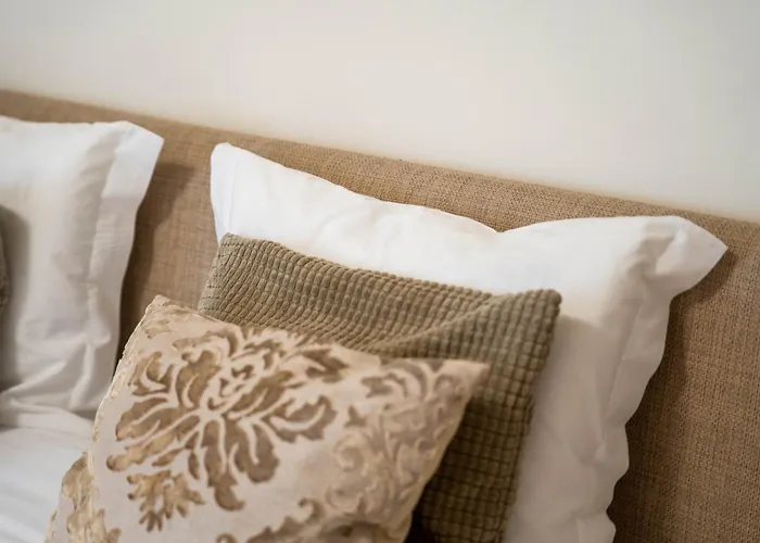 Sublime Downtown Retreat By Elsa, 180m2 *