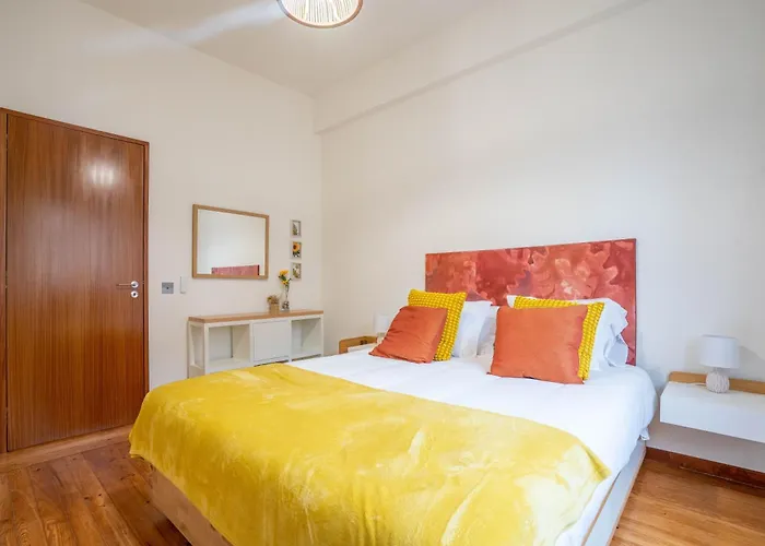 Sublime Downtown Retreat By Elsa, 180m2 アパート ポルト