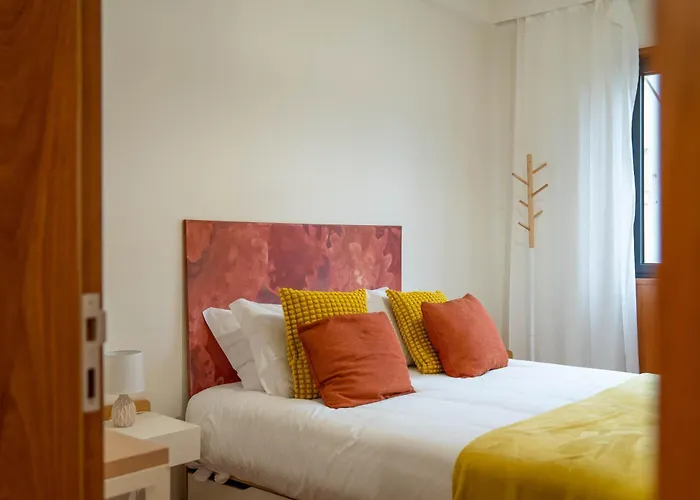 Sublime Downtown Retreat By Elsa, 180m2 アパート