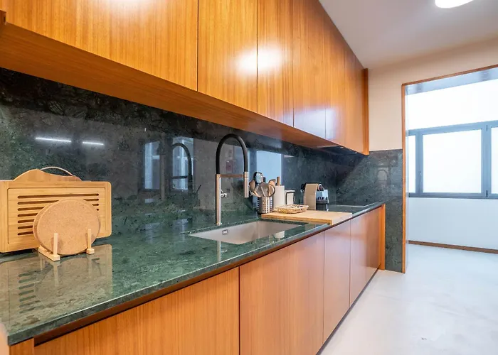 Sublime Downtown Retreat By Elsa, 180m2 アパート