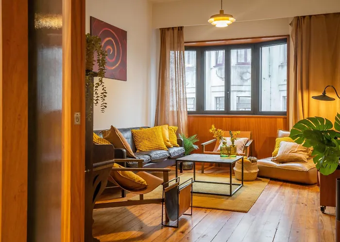 Sublime Downtown Retreat By Elsa, 180m2 アパート ポルト