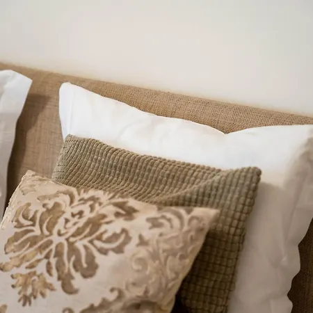 Sublime Downtown Retreat By Elsa *
