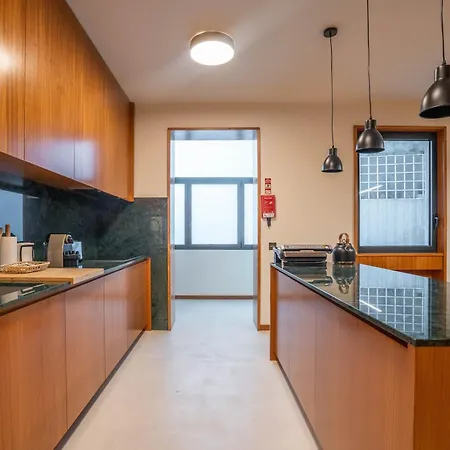 Sublime Downtown Retreat By Elsa, 180m2 Порту