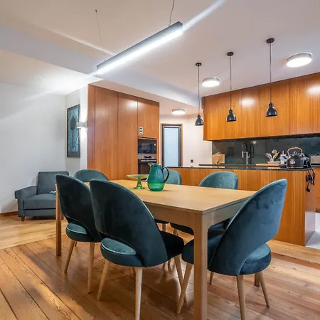 Sublime Downtown Retreat By Elsa, 180m2 Апартаменты