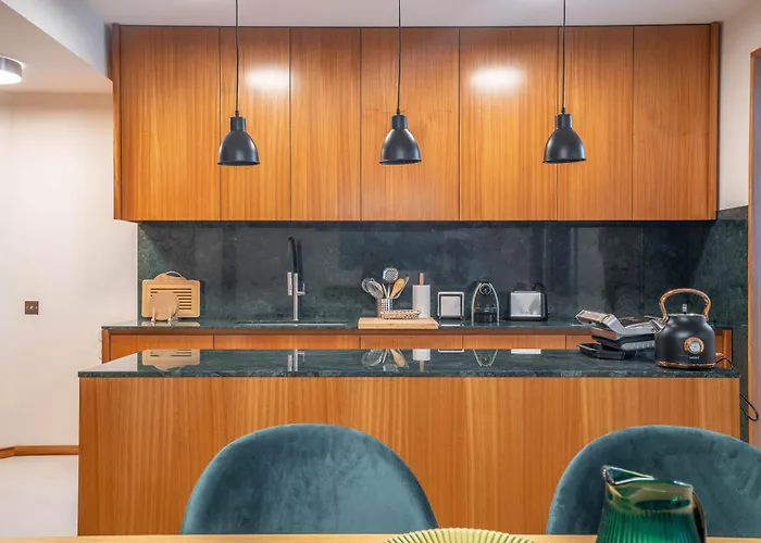 Sublime Downtown Retreat By Elsa, 180m2 Διαμέρισμα *