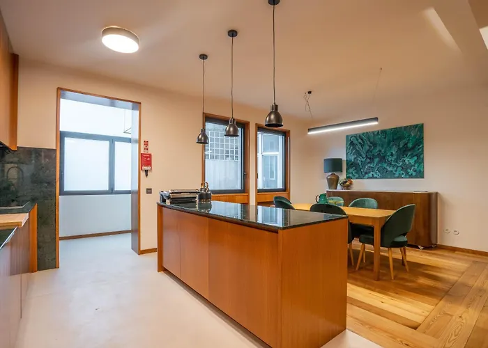 Sublime Downtown Retreat By Elsa, 180m2 דירה *