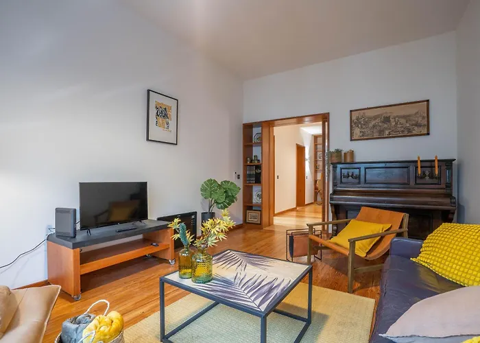 Sublime Downtown Retreat By Elsa, 180m2 Lägenhet Oporto