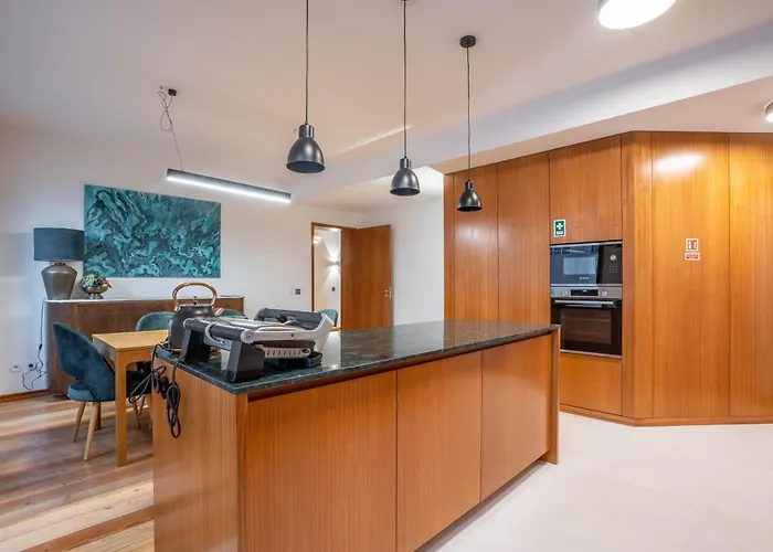 דירה Sublime Downtown Retreat By Elsa, 180m2