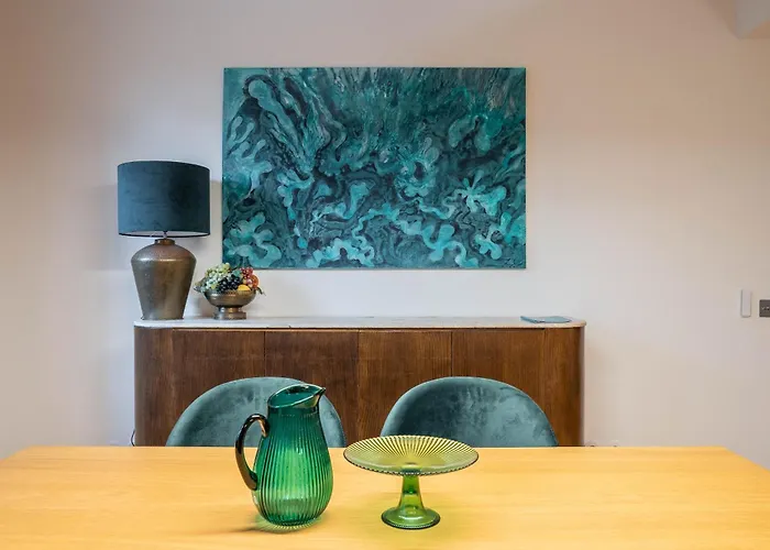 Sublime Downtown Retreat By Elsa, 180m2 Lägenhet Oporto