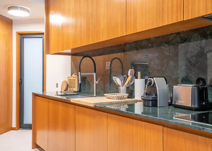 Sublime Downtown Retreat By Elsa, 180m2