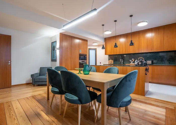 Sublime Downtown Retreat By Elsa, 180m2 Lägenhet