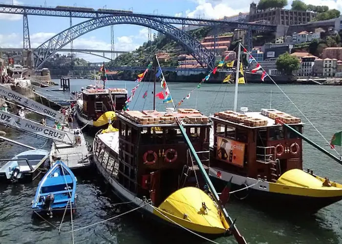 Sublime Downtown Retreat By Elsa, 180m2 Lägenhet Oporto